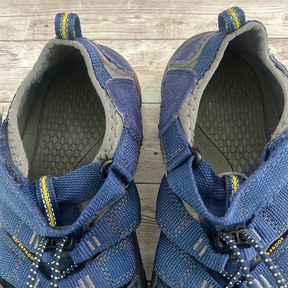 Keen Big Kids' Navy Blue and Grey Closed Toe Water Shoes Sandals - Picture 3 of 6